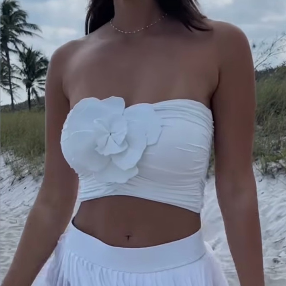 Carmen Marc Valvo Flower Applique Bandeau Crop Top Bikini Set S - Picture 8 of 15